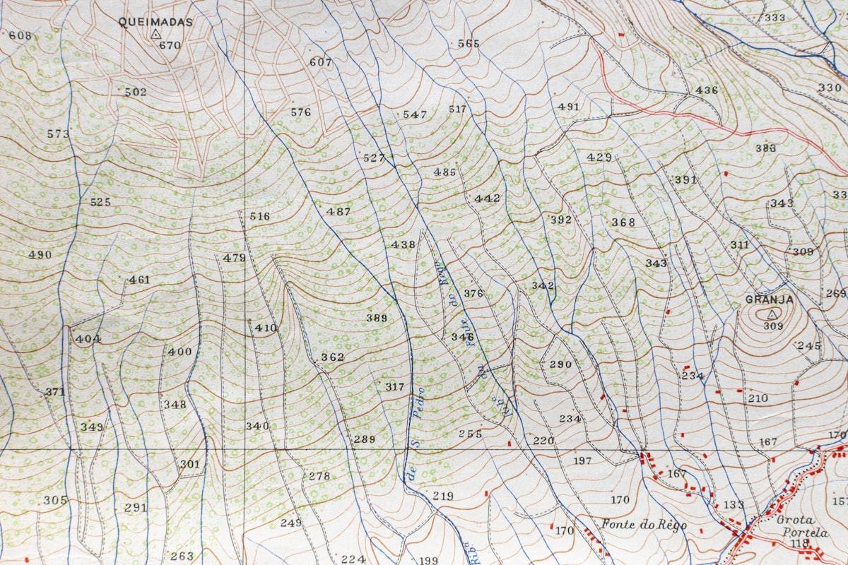 Contour map detail, illustrating how area-level mapping averages across ground that varies house by house